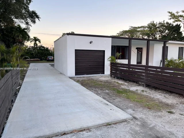 3127 NW 106th St, Miami FL 33147