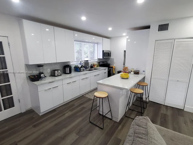 3127 NW 106th St, Miami FL 33147