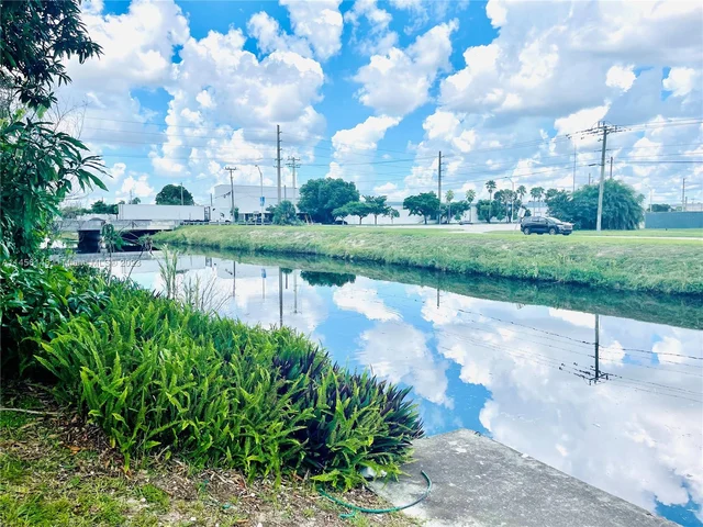 3127 NW 106th St, Miami FL 33147