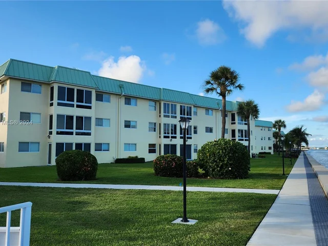 35 Colonial Club Dr. # 203, Boynton Beach FL 33435