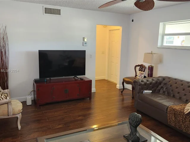 35 Colonial Club Dr. # 203, Boynton Beach FL 33435