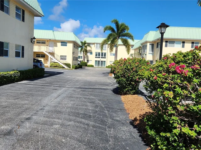 35 Colonial Club Dr. # 203, Boynton Beach FL 33435