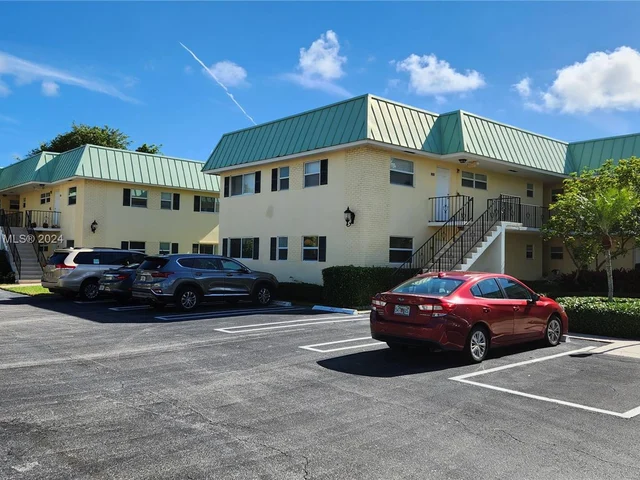 35 Colonial Club Dr. # 203, Boynton Beach FL 33435