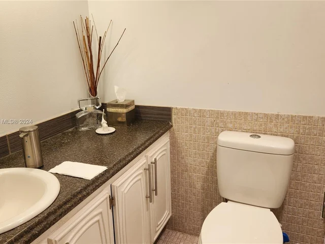 35 Colonial Club Dr. # 203, Boynton Beach FL 33435