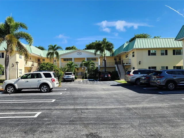 35 Colonial Club Dr. # 203, Boynton Beach FL 33435