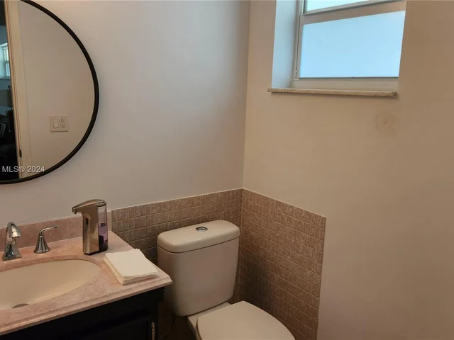 35 Colonial Club Dr. # 203, Boynton Beach FL 33435