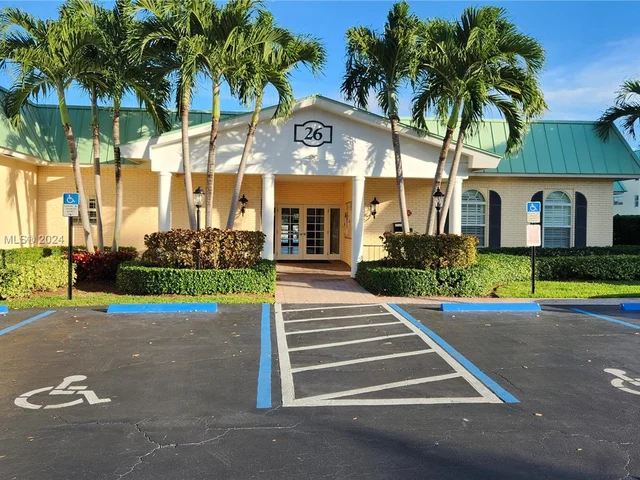 35 Colonial Club Dr. # 203, Boynton Beach FL 33435