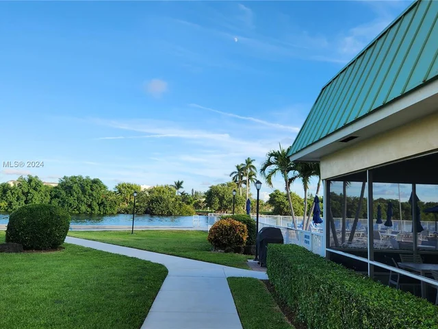 35 Colonial Club Dr. # 203, Boynton Beach FL 33435