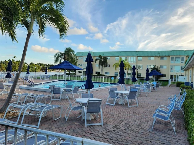 35 Colonial Club Dr. # 203, Boynton Beach FL 33435