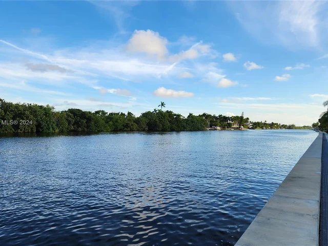 35 Colonial Club Dr. # 203, Boynton Beach FL 33435