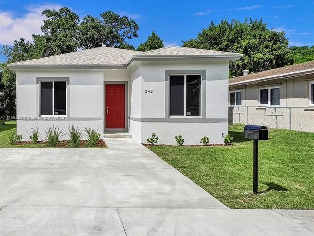 242 SW 7th St, Dania Beach FL 33004