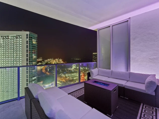 851 NE 1st Ave # 4207, Miami FL 33132