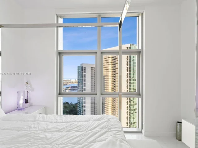 851 NE 1st Ave # 4207, Miami FL 33132