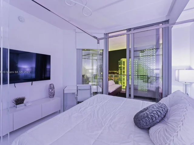 851 NE 1st Ave # 4207, Miami FL 33132