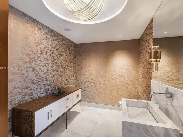 1425 Brickell Ave, Miami FL 33131