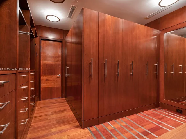 1425 Brickell Ave, Miami FL 33131