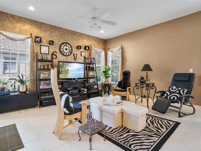 6569 Jog Estates Ln, Boynton Beach FL 33437