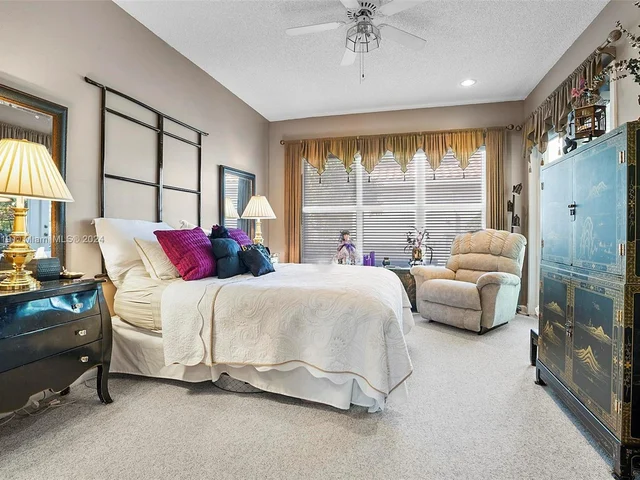 6569 Jog Estates Ln, Boynton Beach FL 33437