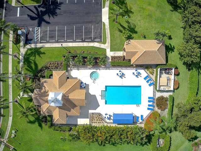 6569 Jog Estates Ln, Boynton Beach FL 33437