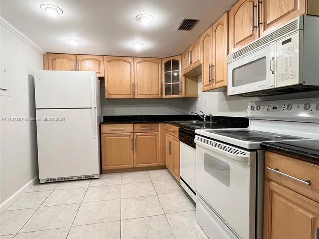 1420 Brickell Bay Dr # 806D, Miami FL 33131