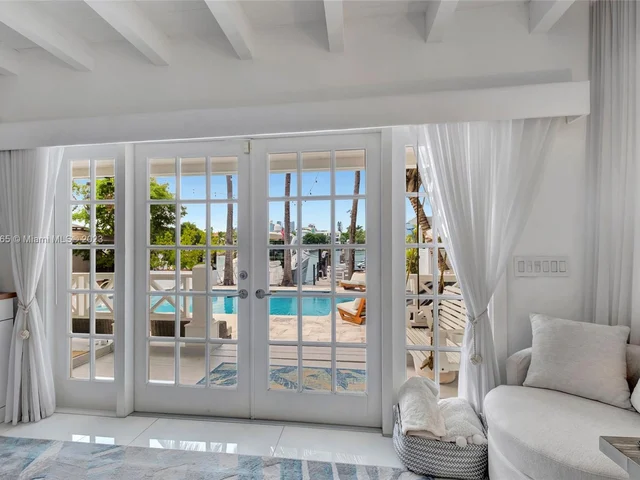 244 W San Marino Dr, Miami Beach FL 33139