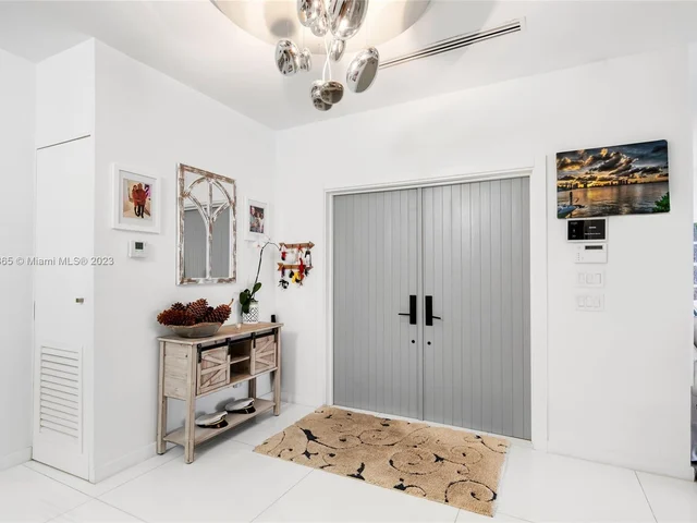 244 W San Marino Dr, Miami Beach FL 33139