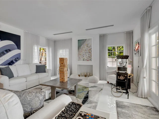 244 W San Marino Dr, Miami Beach FL 33139