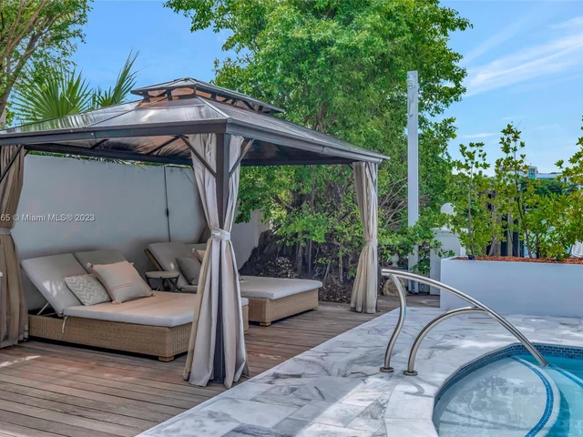 244 W San Marino Dr, Miami Beach FL 33139