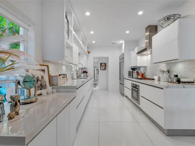 244 W San Marino Dr, Miami Beach FL 33139