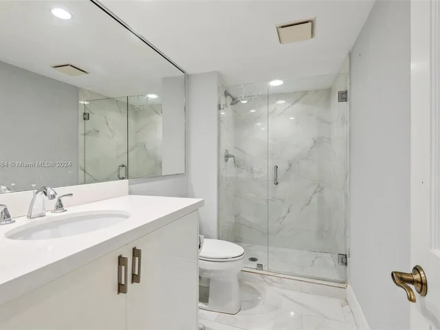 19707 Turnberry Way # 9J, Aventura FL 33180