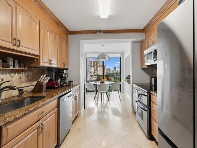 19707 Turnberry Way # 9J, Aventura FL 33180