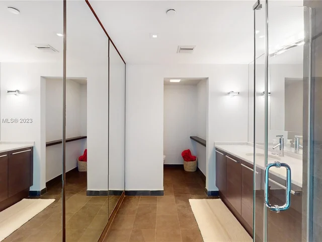 900 Biscayne Blvd # 5701, Miami FL 33132