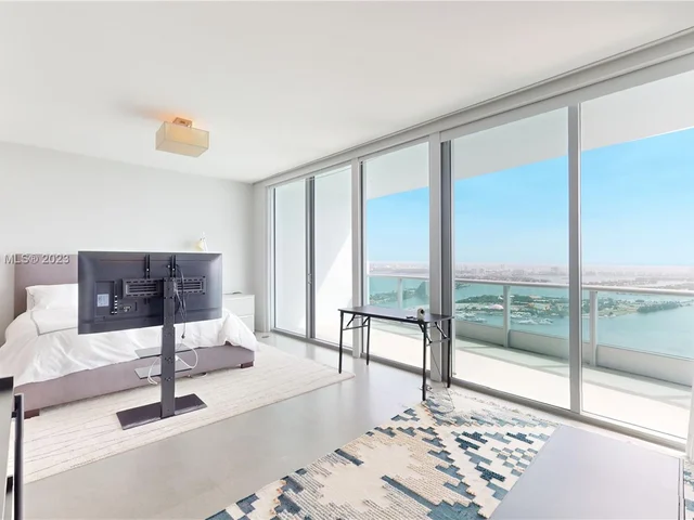 900 Biscayne Blvd # 5701, Miami FL 33132