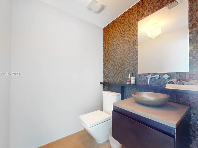 900 Biscayne Blvd # 5701, Miami FL 33132