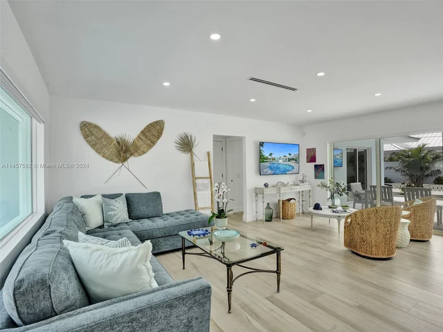 1251 Morse Blvd, Riviera Beach FL 33404