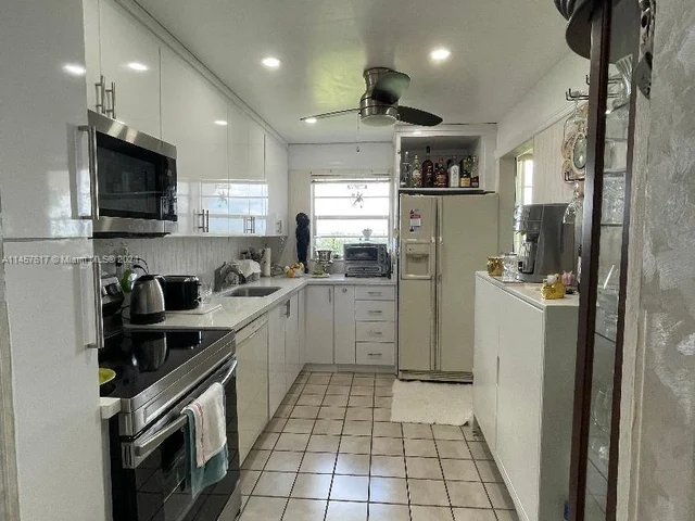 1400 Saint Charles Pl # A, Pembroke Pines FL 33026