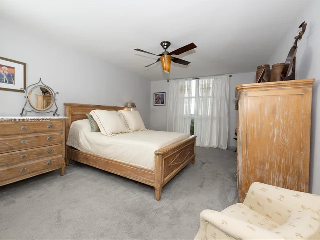 2000 Towerside Ter # 901, Miami FL 33138