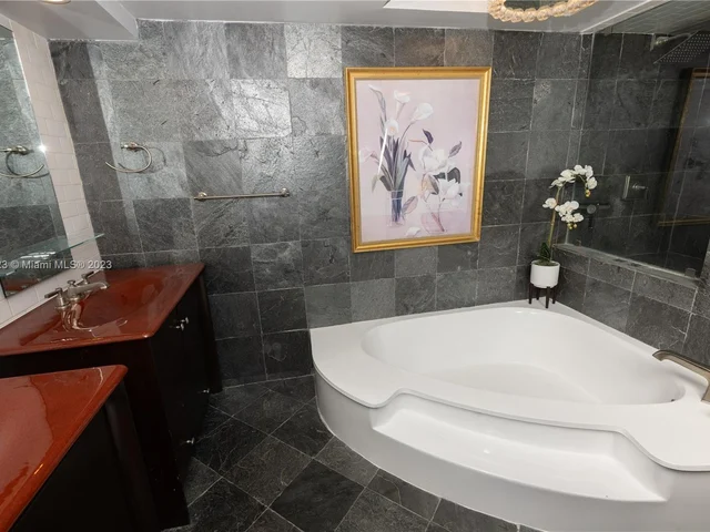 2000 Towerside Ter # 901, Miami FL 33138