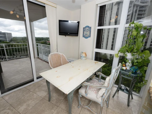 2000 Towerside Ter # 901, Miami FL 33138