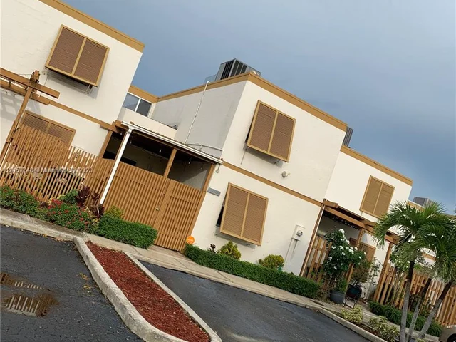 13139 SW 11th Lane Cir, Miami FL 33184