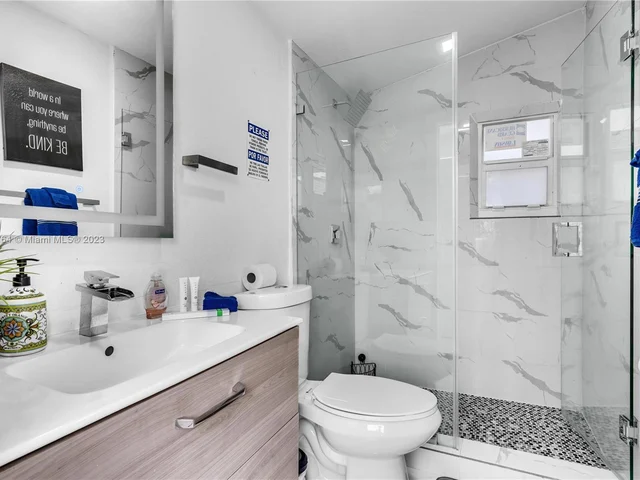 231 NW 44th St, Miami FL 33127