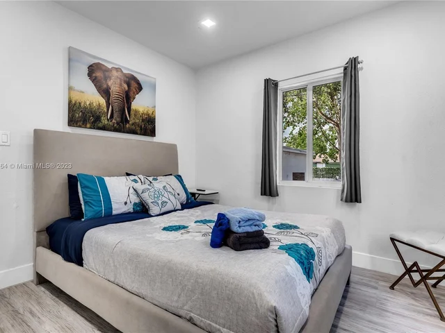 231 NW 44th St, Miami FL 33127