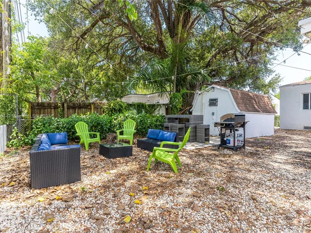 231 NW 44th St, Miami FL 33127