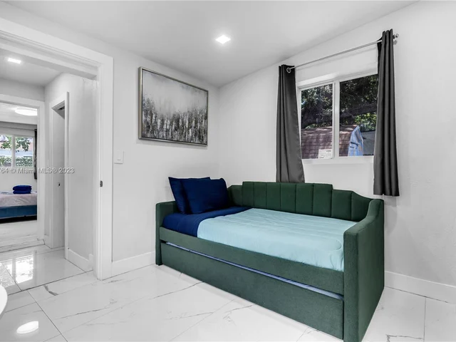 231 NW 44th St, Miami FL 33127