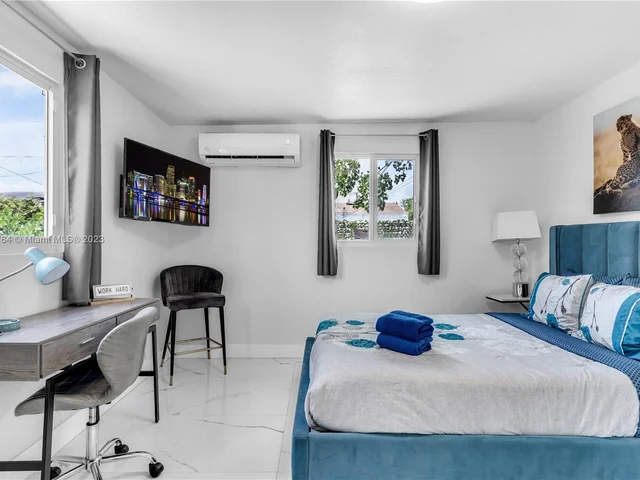 231 NW 44th St, Miami FL 33127