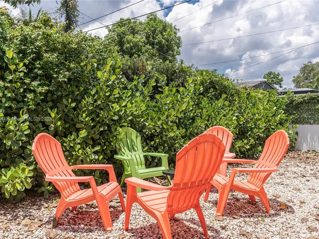 231 NW 44th St, Miami FL 33127