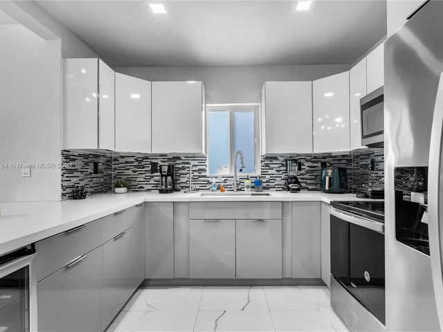 231 NW 44th St, Miami FL 33127