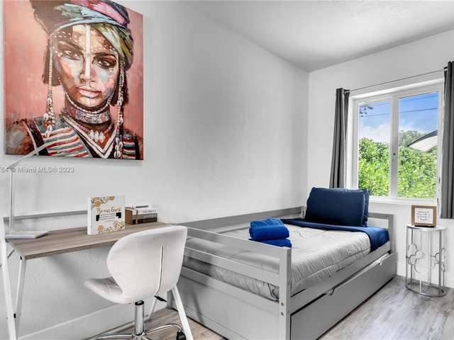 231 NW 44th St, Miami FL 33127