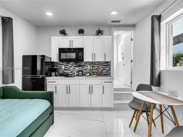 231 NW 44th St, Miami FL 33127