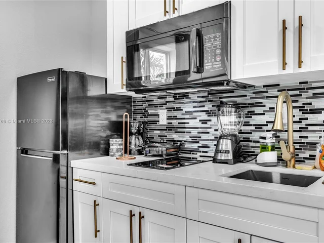 231 NW 44th St # 231, Miami FL 33127